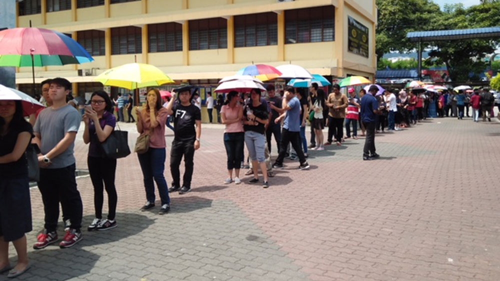 Long queues at Ampang voting centre [Jules Ong/Al Jazeera]