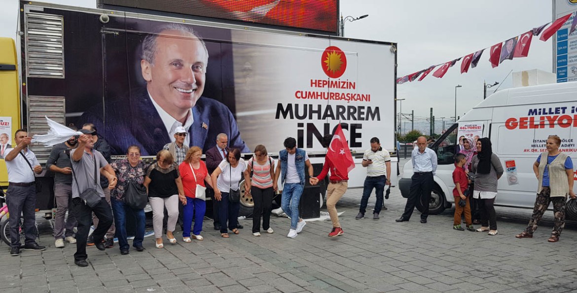 Turkey Elections [Umut Uras/Al Jazeera]