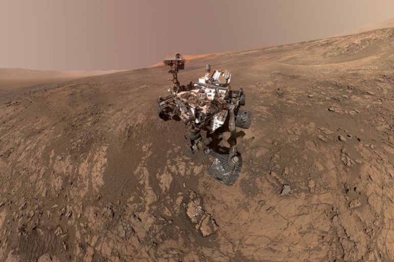 NASA''s Curiosity Mars Rover snaps a self-portrait at a site called Vera Rubin Ridge on the Martian surface