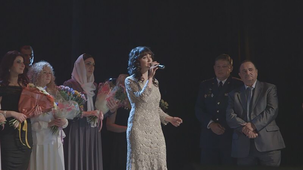 At the end of each contest, prisoners, organisers and audience sing the song 'Kalina Krasnaya' [Screengrab/Al Jazeera]