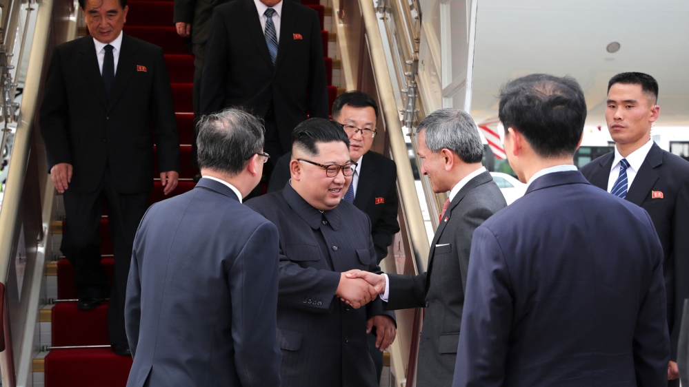 Singapore's Foreign Minister Vivian Balakrishnan welcomed Kim on his arrival in Singapore [Reuters]