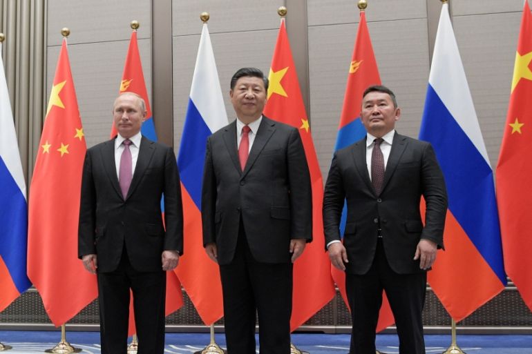 Russian President Vladimir Putin, Chinese President Xi Jinping and Mongolian President Khaltmaagiin Battulga attend a meeting in Qingdao