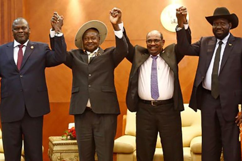 From left to right, South Sudan''s opposition leader Riek Machar, Ugandan President Yoweri Museveni, Sudanese President Omar al-Bashir and South Sudanese President Salva Kiir, pose for a group picture