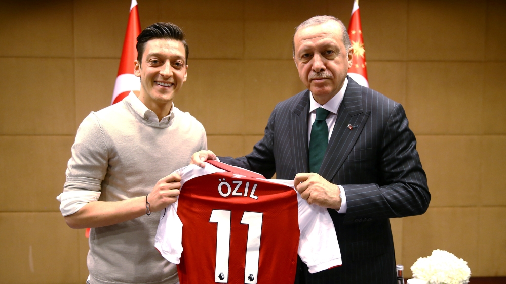 Ozil met Erdogan in London in May [Kayhan Ozer/Presidential Palace/Handout via Reuters]
