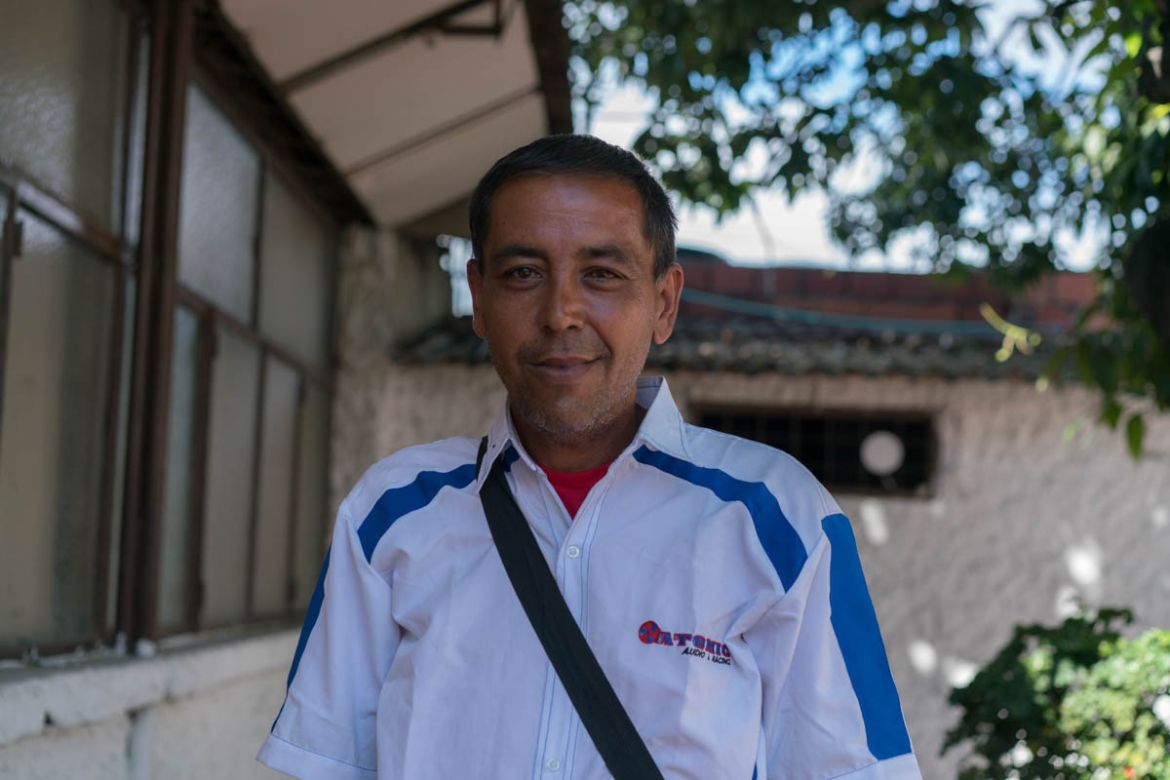 Carlos* was a science professor and a lawyer for over 15 years, he lost both jobs with the economic crisis in Venezuela. “I’ve lost 22 kilos in the past year, imagine my children. I’m living on the st