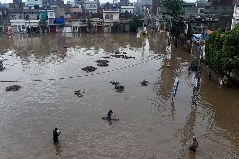Floods leave at least six people dead in Pakistan