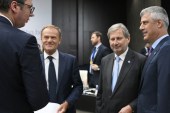 Aleksander Vucic speaks with Hashim Thaci, EU Enlargement Commissioner Johannes Hahn and European Council President Donald Tusk during a meeting in Bulgaria, May 17, 2018 [Dimitar Dilkoff/Reuters]