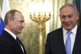 Russian President Vladimir Putin welcomes Israeli Prime Minister Benjamin Netanyahu during a meeting at the Kremlin in Moscow, Russia June 7, 2016 [Reuters/Maxim Shipenkov]