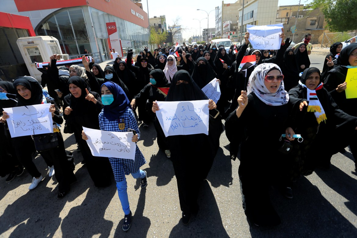 Iraqi women shout slogans during a protest in Basra, Iraq September 7, 2018. REUTERS/Alaa al-Marjani