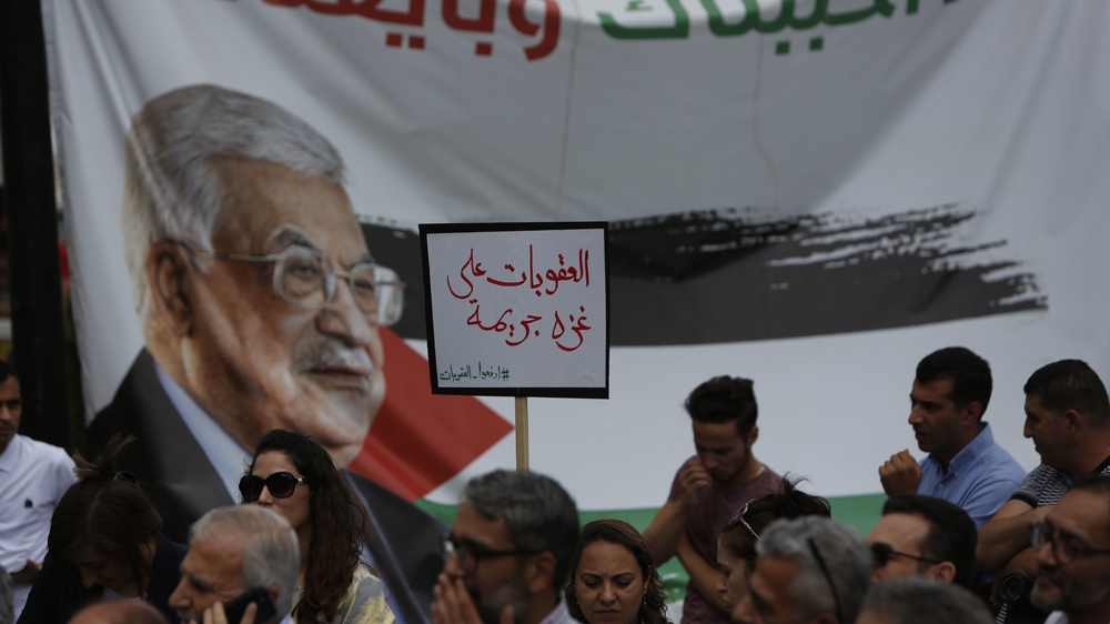 Palestinians in Ramallah call for the Palestinian Authority to lift sanctions on Gaza [File AP Photo/Majdi Mohammed]