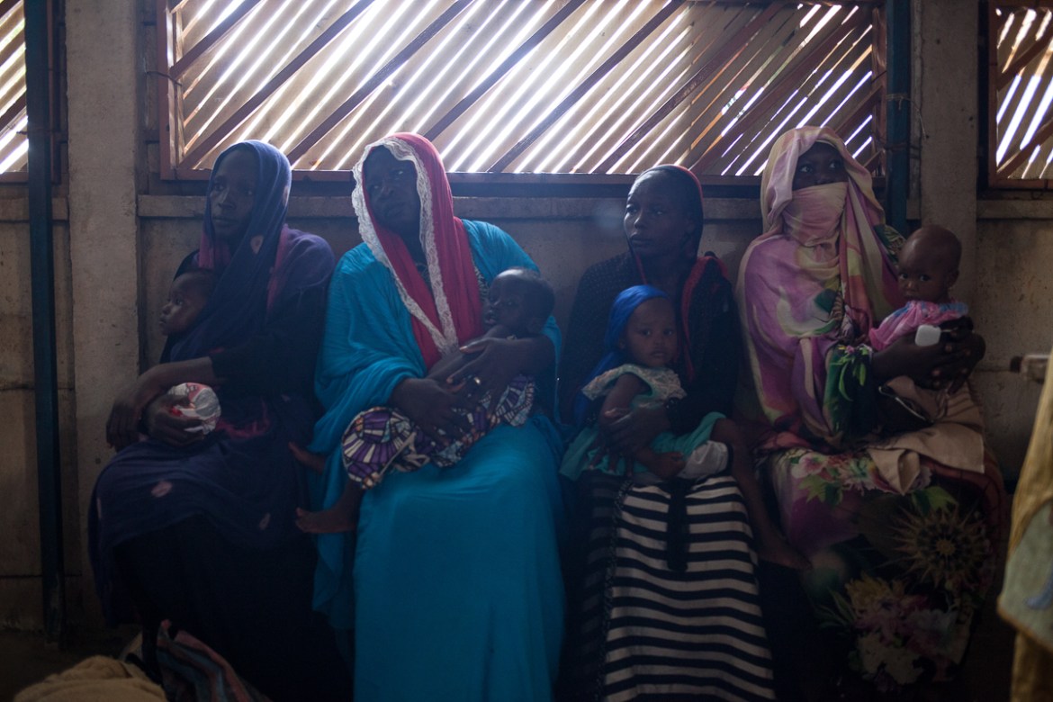 Mothers wait to be attended in Ndjari''s health centerm N''Djamena.