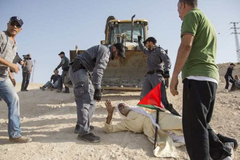 Israel arrests 4 activists in Bedouin hamlet