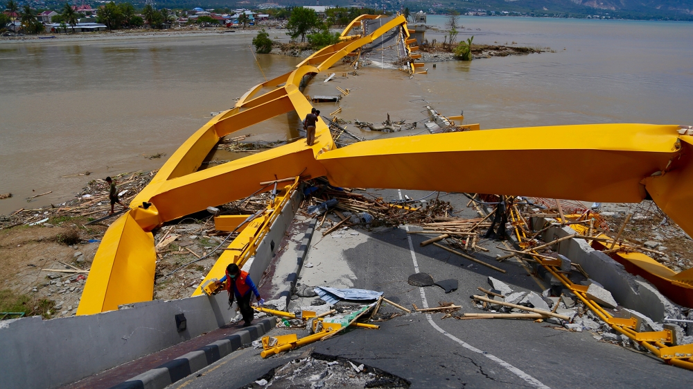 The ruined Ponulele bridge in earthquake-devastated Palu [Ted Regencia/Al Jazeera]