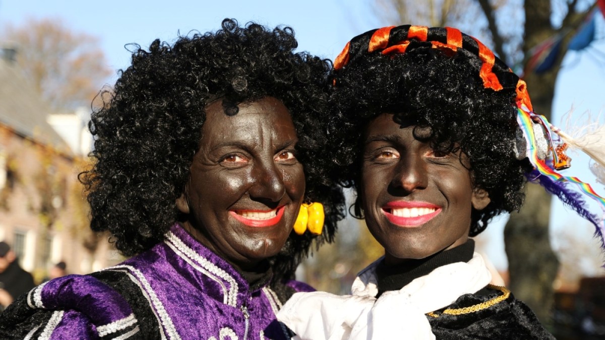 Geweldig zanger Augment Zwarte Piet: Black Pete is 'Dutch racism in full display' | Racism | Al  Jazeera