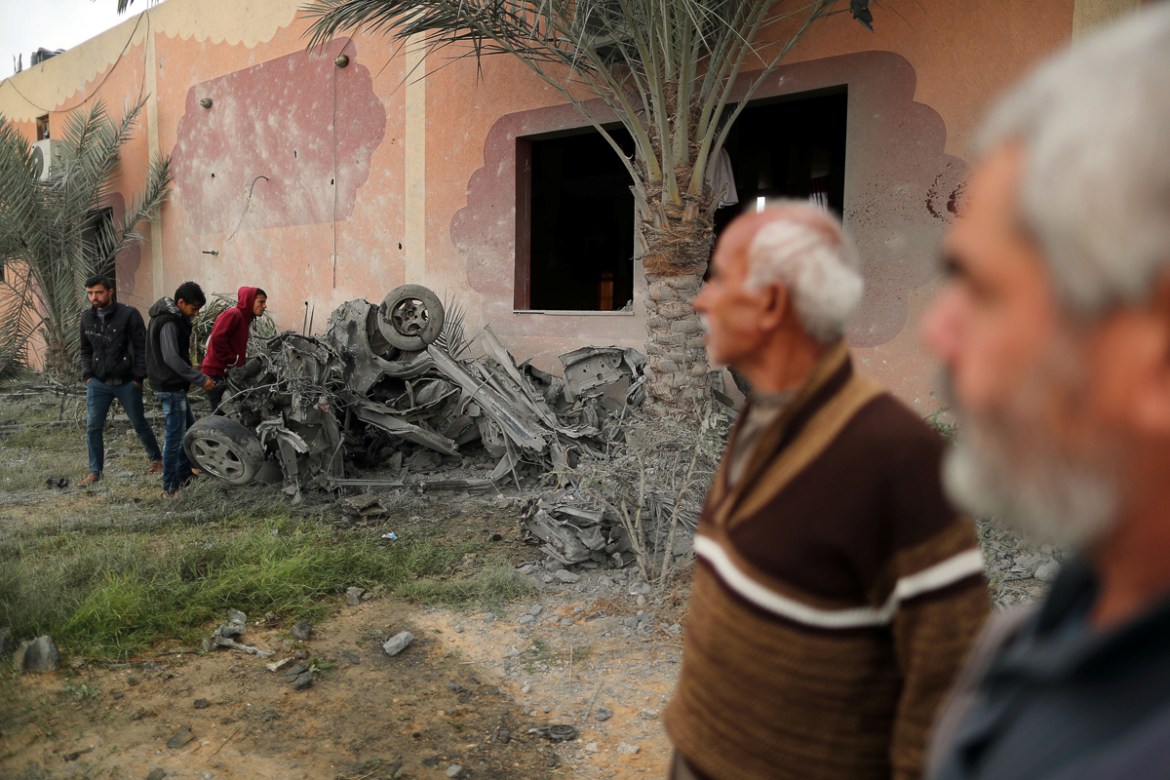 Palestinians inspect the scene of Israeli air strikes, in Khan Younis in the southern Gaza Strip November 12, 2018. REUTERS/Suhaib Salem -