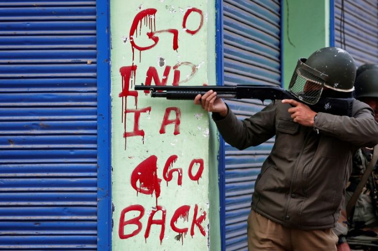 An Indian policeman aims his gun during an anti-India protest in Srinagar, November 4, 2016. REUTERS/Danish Ismail TPX IMAGES OF THE DAY
