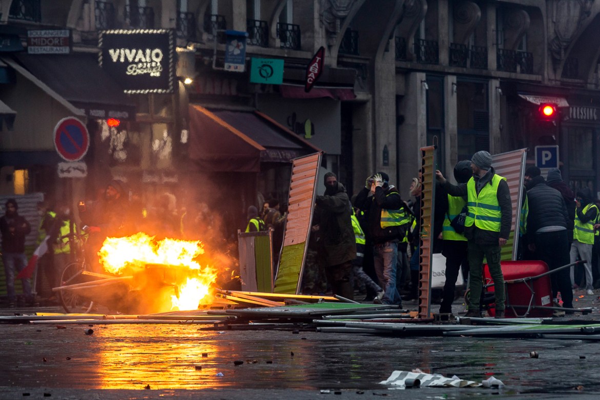 Protesters start to set up a barricade using items found on the streets during a demonstration near the Champs ElysE`es called for by the i`Gilets Jaunesi^ movement on December 01, 2018 in Paris, Fran