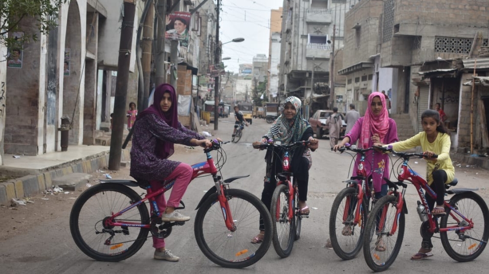 Every Sunday morning, the girls would assemble and head out to cycle around the city [ARADO]