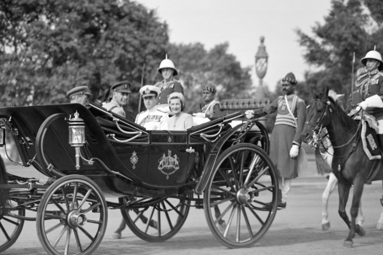 Lord Louis Mountbatten, the last Viceroy of India, and his wife, Lady Edwina Mountbatten, ride in the state carriage towards the Viceregal lodge in New Delhi, on March 22, 1947 [File: AP]