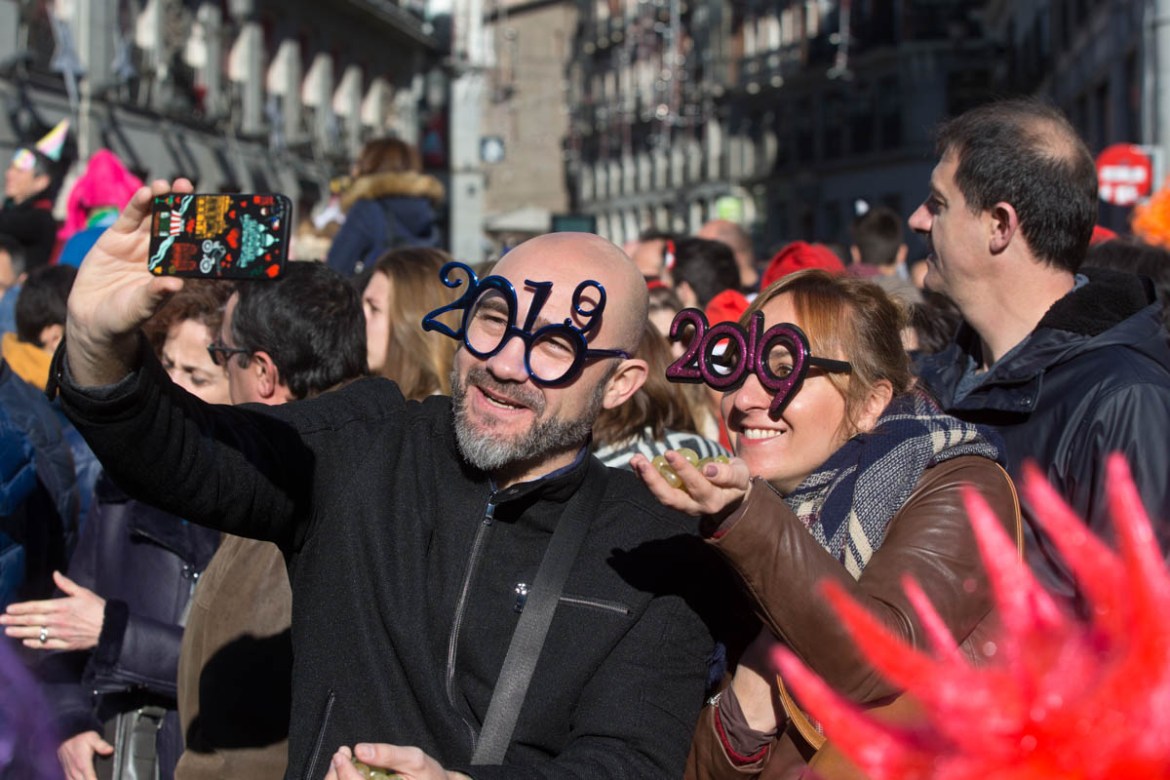 Revellers take selfies during a New Year''s Eve rehearsal celebration in Madrid, Spain, Monday, Dec. 31, 2018. (AP Photo/Paul White)