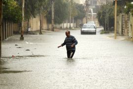 Iraq: Families flee Mosul homes following flash floods