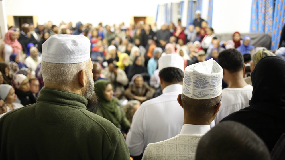 Residents of Bo Kaap attend a busy community meeting to discuss the development of their area [Erica Jenkin/Al Jazeera]