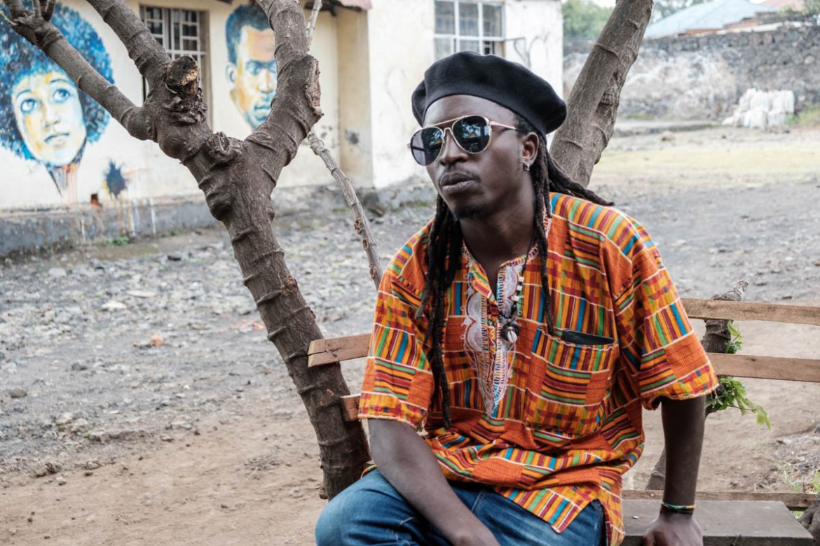 Wanny S-King appeals to the international community: “The world does not have borders, so then these are your children too.” He believes in the strength of the young rappers: “Shusha Ma Flow are a pos
