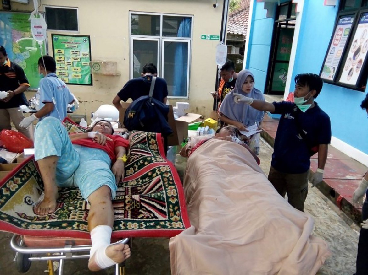 Survivors receive treatment at a hospital in Carita on December 23, 2018, after the area was hit by a tsunami on December 22 following an eruption of the Anak Krakatoa volcano. - A tsunami following a