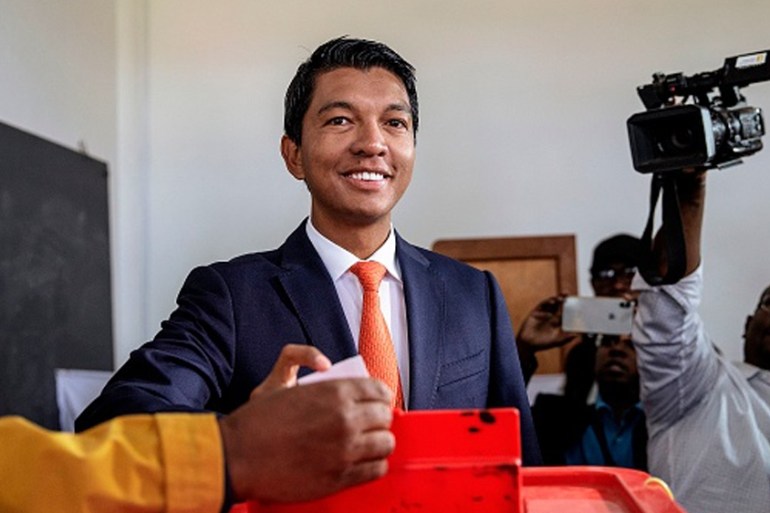 MADAGASCAR-VOTE Presidential candidate Andry Rajoelina casts his ballot during the presidential election in Antananarivo, Madagascar on December 19, 2018. - Madagascans voted on December 19