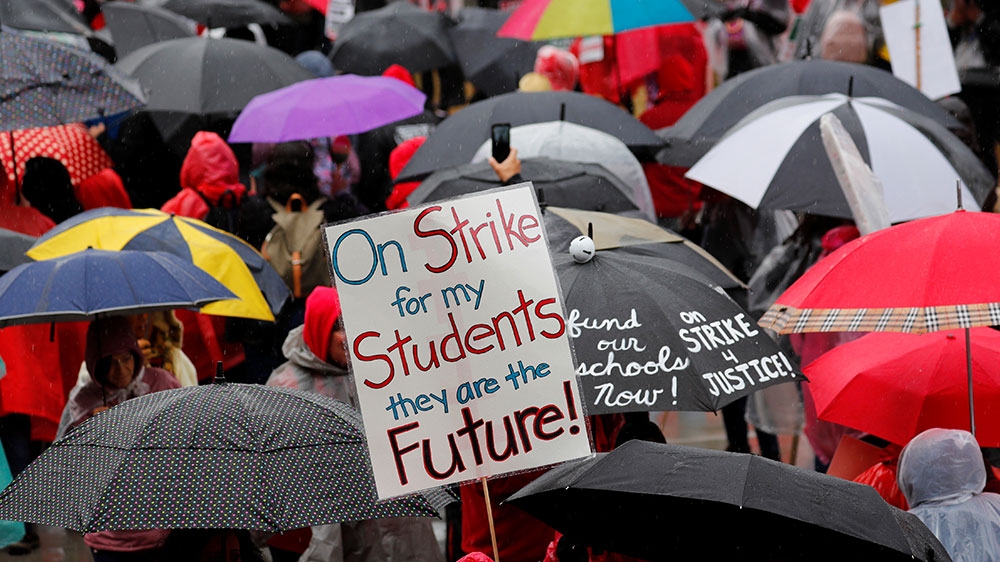 More than 30,000 Los Angeles teachers hold a rally at the City Hall after going on strike [Mike Blake/Reuters] 