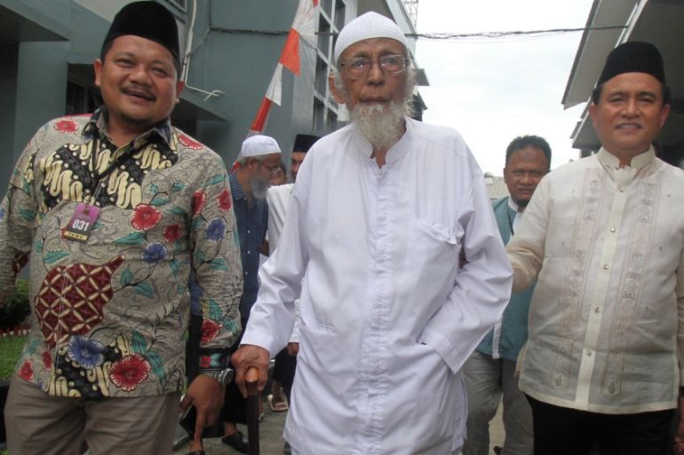 Abu Bakar Bashir is visited by Yusril Ihza Mahendra at Gunung Sindur prison in Bogor