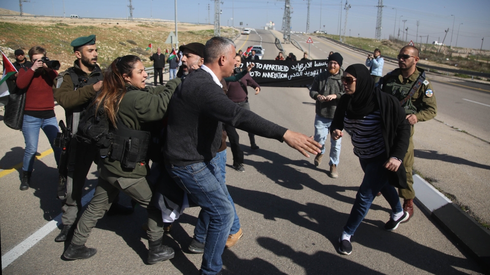 



Two protesters have been arrested and four others suffered injuries [Issam Rimawi/Anadolu/



Getty Images]Two protesters have been arrested and four others suffered injuries [Issam Rimawi/Anadolu/