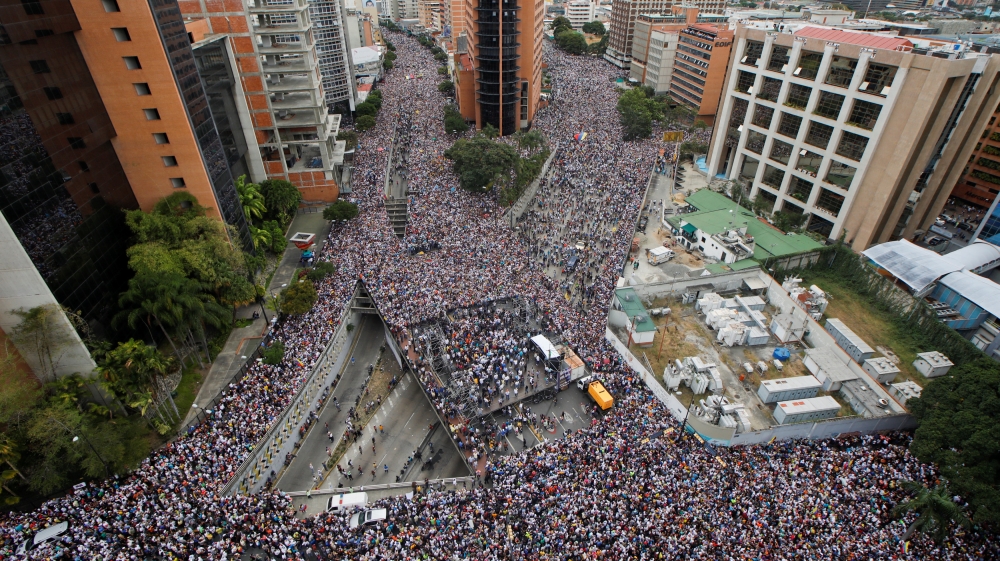 Opposition supporters rallying in Venezuela's capital, Caracas [Adriana Loureiro/Reuters]