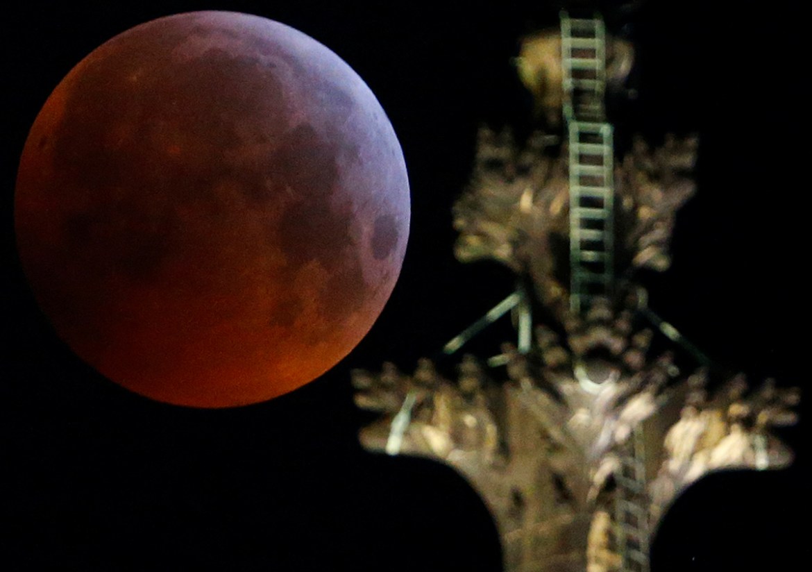 The "super blood wolf moon" is seen during a total lunar eclipse behind the gothic cathedral in Cologne, Germany, January 21, 2019. REUTERS/Thilo Schmuelgen