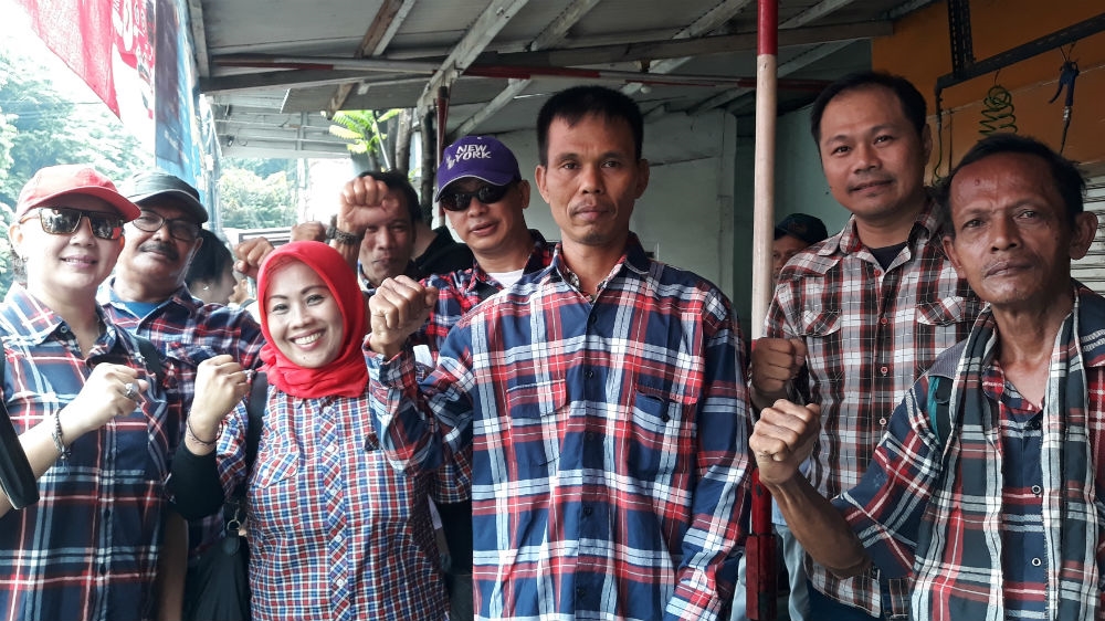 Jasmiko (centre) and Freddy (in the cap at rear) awaiting the release of former Jakarta Governor Basuki Tjahaja Purnama from jail in Jakarta [Amanda Siddharta/Al Jazeera] 