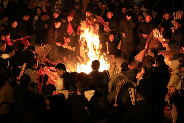 People burn incense sticks to pray for good fortune on the eve of Chinese Lunar New Year of the Pig, at a temple on Zhenwu Mountain in Xiangyang, Hubei province, China late February 4, 2019. Picture t