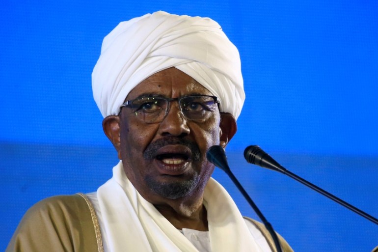 Sudan''s President Omar al-Bashir addresses the nation on the eve of the 63rd Independence Day anniversary at the Presidential Palace in Khartoum, Sudan December 31, 2018