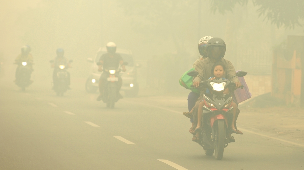 Thick haze from forest fires shroud Palangka Raya in central Borneo in October 2015 [File: AP Photos]