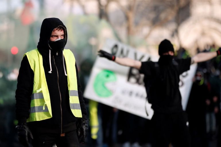 Smitsom drivhus ligevægt Macron condemns anti-Semitic abuse at 'yellow vest' protest | Racism News |  Al Jazeera