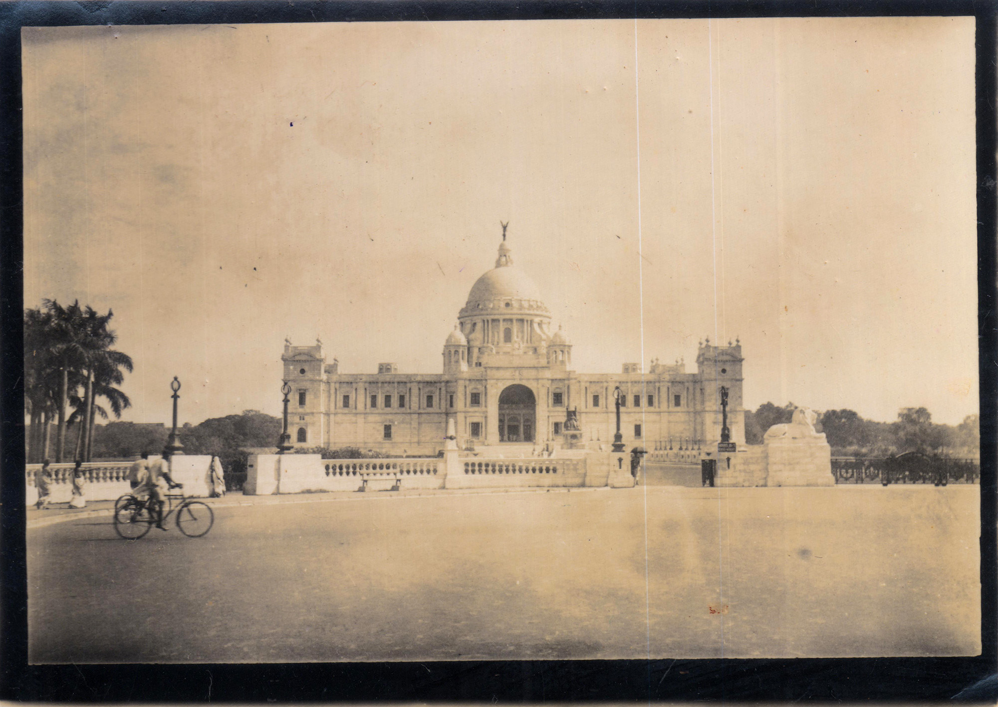 Victoria Memorial in Kolkata, a large marble building, pictured in the 1950s [Courtesy: Moti Sing Srimal]