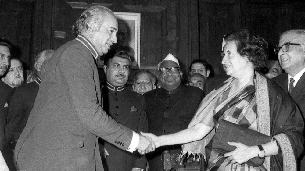 Indian Prime Minister Indira Gandhi, right, and President of Pakistan Zulfikar Ali Bhutto shake hands after signing and agreement in the Governor's Mansion, in Simla on June 28, 1972. [The Associated Press]