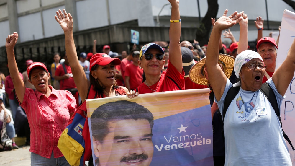 Supporters of Venezuelan President Nicolas Maduro demonstrate in Caracas [AFP]