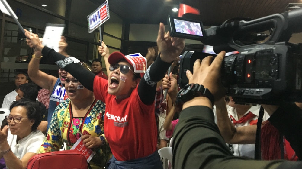Pheu Thai supporters watching the results come in on the night of Thailand's first election since a military coup in 2014. [Kate Mayberry/Al Jazeera] 