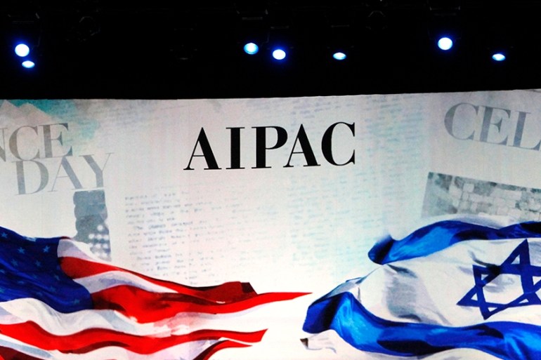 Workers prepare the stage at the American Israel Public Affairs Committee (AIPAC) policy conference in Washington, March 2, 2015. The United States and Israel showed signs of seeking to defuse tension