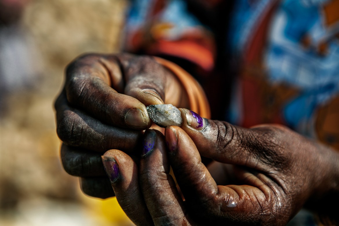 Kamituga mining site consists in one of the largest gold reserves in South Kivu and comprises of ten quarries. In this image, the hands of Emilienne Intongwa, such as the owner of a small pit, where m