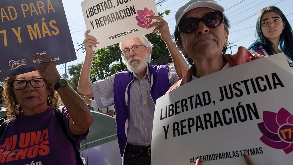 Activists demonstrate outside the women's prison in Ilopango, El Salvador [Marvin Recinos/AFP]