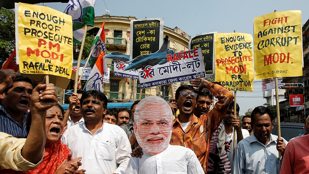 Supporters of India's main opposition Congress shout slogans against Prime Minister Modi in Kolkata [Rupak De Chowdhuri/Reuters]