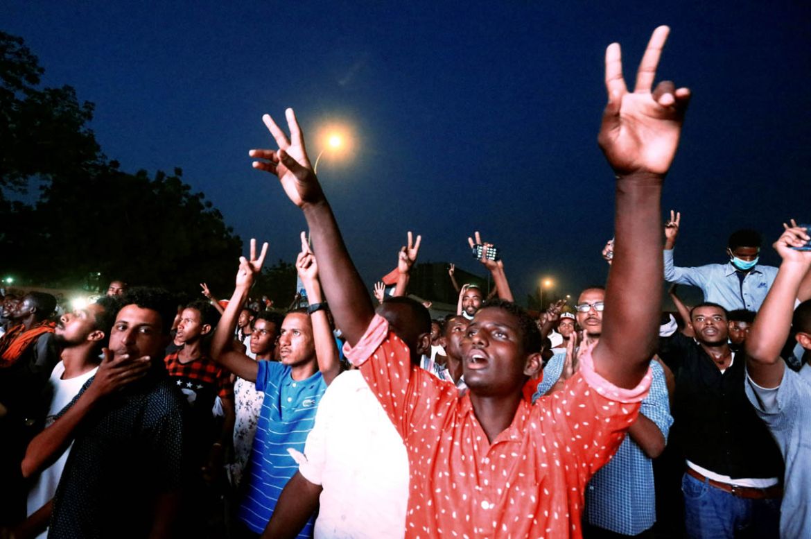 Sudanese demonstrators chant slogans as they attend a protest rally demanding Sudanese President Omar Al-Bashir to step down, outside Defense Ministry in Khartoum, April 10. REUTERS/Stringer