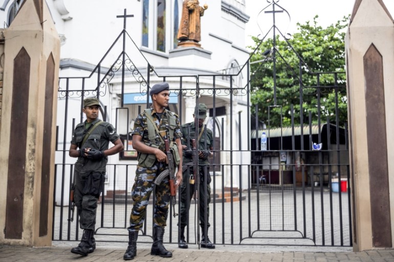 Sri Lankan soldiers stand guard outside a closed church in Colombo on April 28, 2019, a week after a series of bomb blasts targeting churches and luxury hotels on Easter Sunday in Sri Lanka. Church be