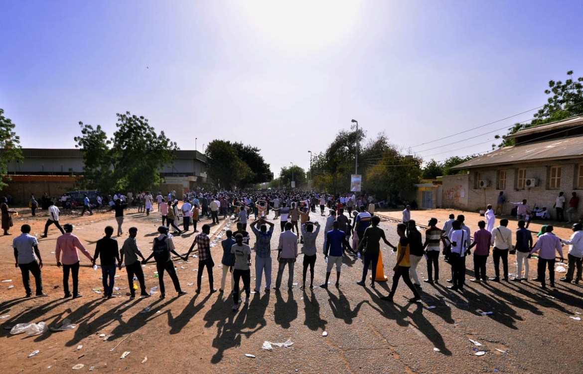 Sudanese demonstrators chant slogans during a protest demanding Sudanese President Omar Al-Bashir to step down near the Defense Ministry in Khartoum, April 8. REUTERS/Stringer